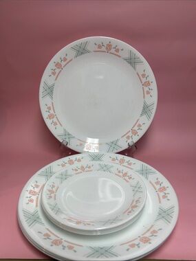 Corelle DUTCH LATTICE dinnerware 8 pcs